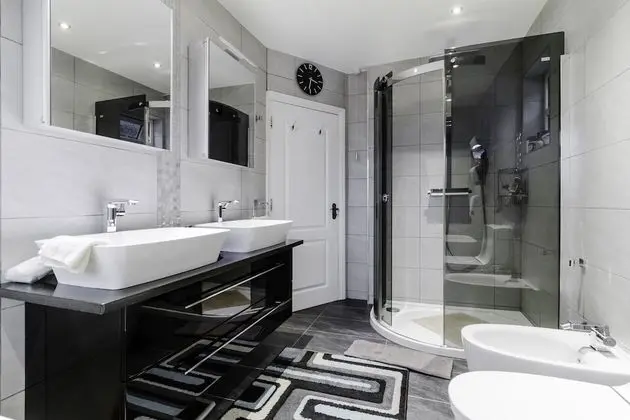 Tek Büyük Yataklı Oda, Ortak Banyo, Bahçe Manzaralı (Mustard)