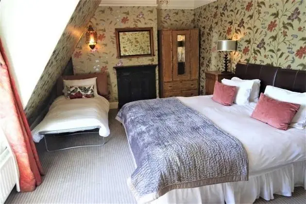 Üç Kişilik Oda (or Twin Room)
