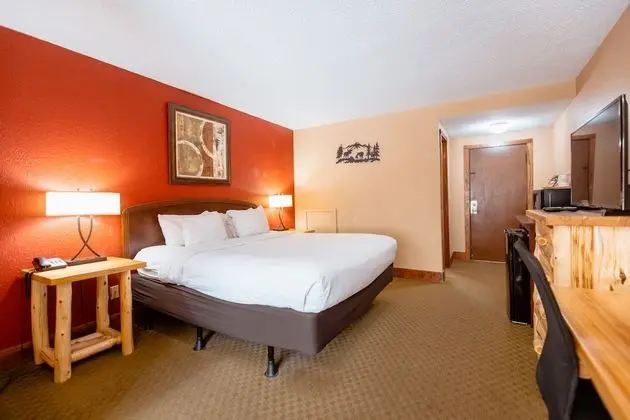 Standard Room, 1 King Bed (Creekside)
