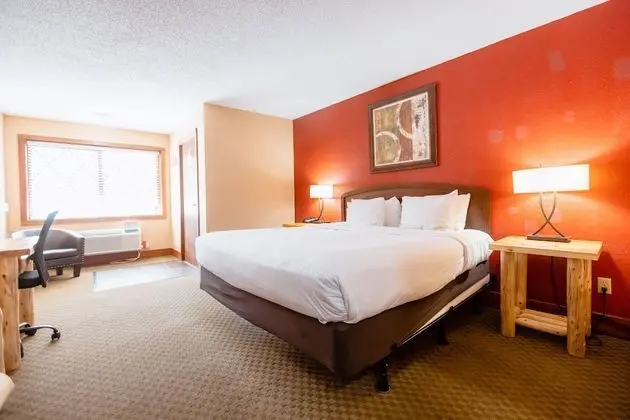 Standard Room, 1 King Bed (Creekside)