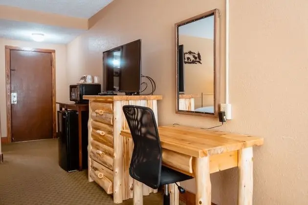 Standard Room, 1 King Bed (Creekside)