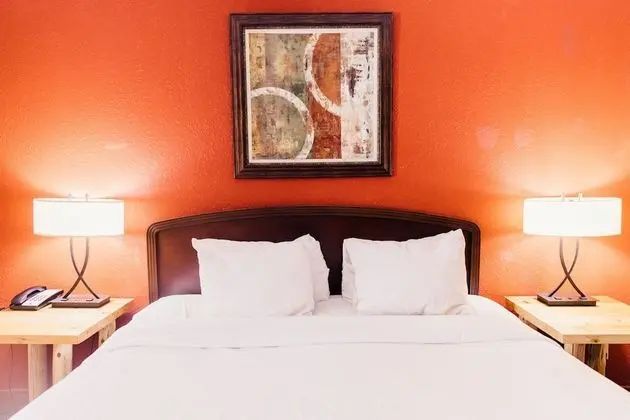 Standard Room, 1 King Bed (Creekside)