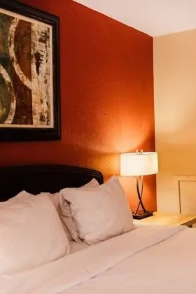 Standard Room, 1 King Bed (Creekside)