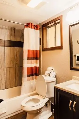 Standard Room, 1 King Bed (Creekside)