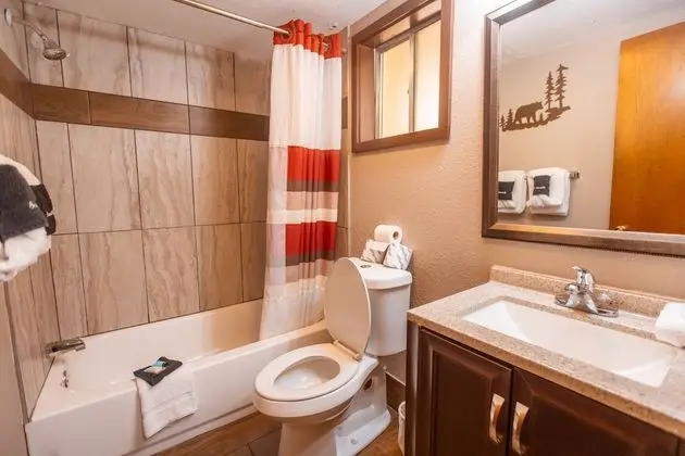 Standard Room, 1 King Bed (Creekside)