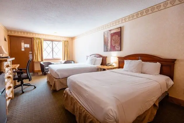 Standard Room, 2 Queen Beds (Creekside)
