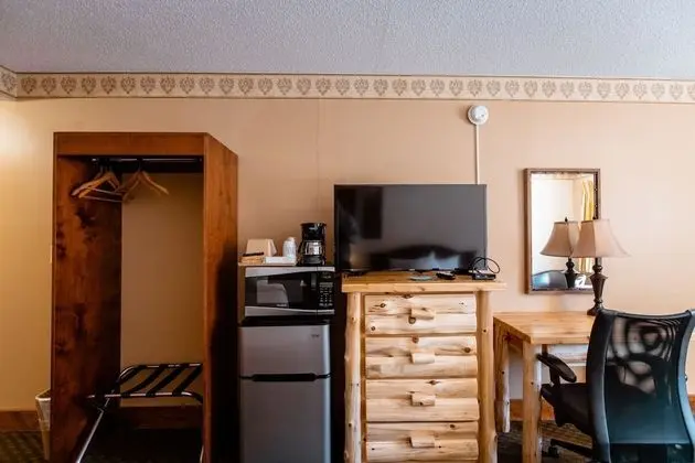 Standard Room, 2 Queen Beds (Creekside)