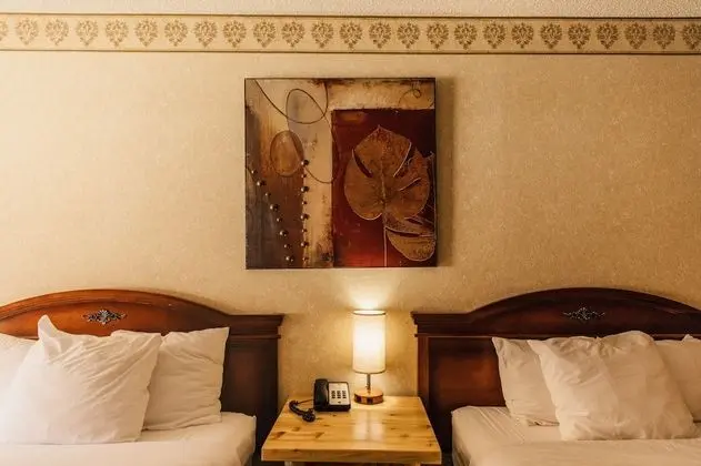 Standard Room, 2 Queen Beds (Creekside)