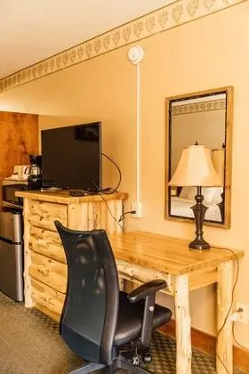 Standard Room, 2 Queen Beds (Creekside)