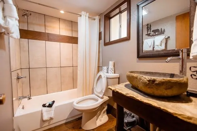 Standard Room, 2 Queen Beds (Creekside)