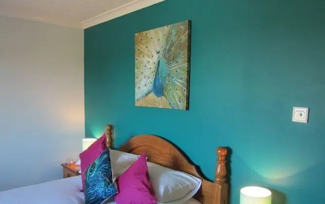 Standard Tek Büyük Yataklı Oda, Banyolu/Duşlu, Bahçe Manzaralı (Bedroom 1 KS)