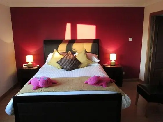 Superior Tek Büyük Yataklı Oda, Banyolu/Duşlu, Bahçe Manzaralı (Bedroom 2 KS)
