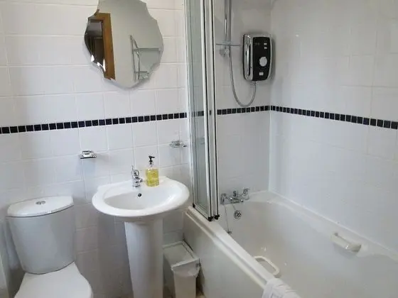 Superior Tek Büyük Yataklı Oda, Banyolu/Duşlu, Bahçe Manzaralı (Bedroom 2 KS)