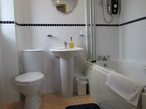 Superior Tek Büyük Yataklı Oda, Banyolu/Duşlu, Bahçe Manzaralı (Bedroom 2 KS)