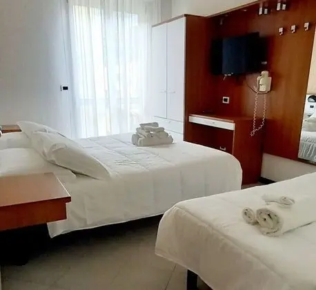 Üç Kişilik Oda