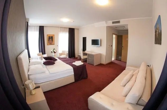 Deluxe Tek Büyük Yataklı Oda, Birden Çok Yatak, Balkon, Şehir Manzaralı