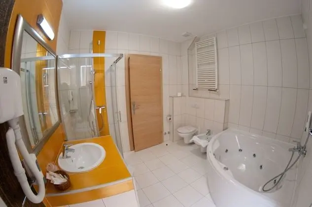 Deluxe Tek Büyük Yataklı Oda, Birden Çok Yatak, Balkon, Şehir Manzaralı