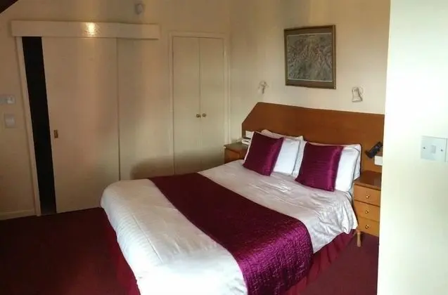Tek Büyük Yataklı Oda (with Shower - Pet Friendly)