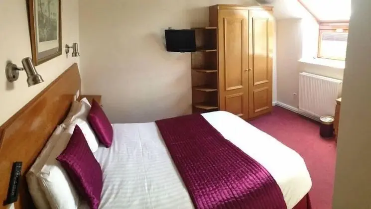 Tek Büyük Yataklı Oda (with Shower - Pet Friendly)