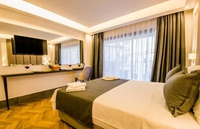 Standart Oda, Kara Manzaralı, Balkonlu veya Fransız Balkonlu