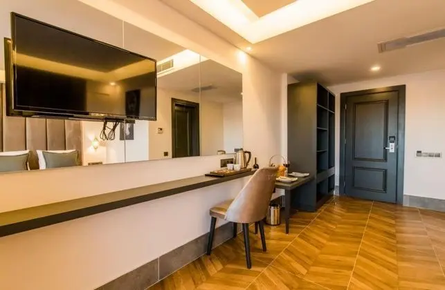 Standart Oda, Kara Manzaralı, Balkonlu veya Fransız Balkonlu