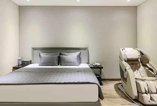 Premium Tek Büyük Yataklı Oda