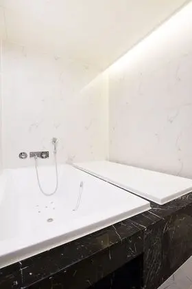 Premium Tek Büyük Yataklı Oda, Sigara İçilmez (with Spa)