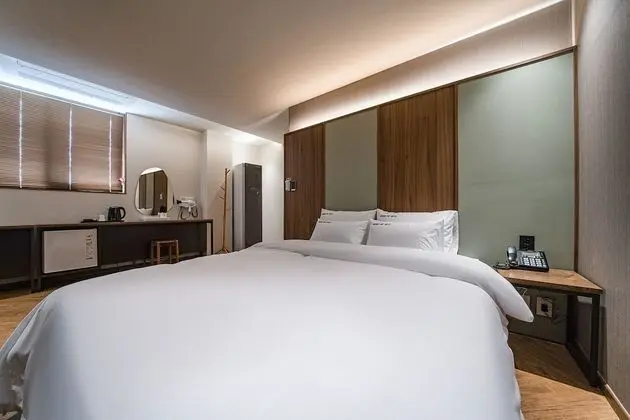 Premium Tek Büyük Yataklı Oda