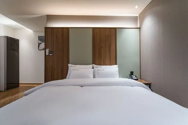 Premium Tek Büyük Yataklı Oda
