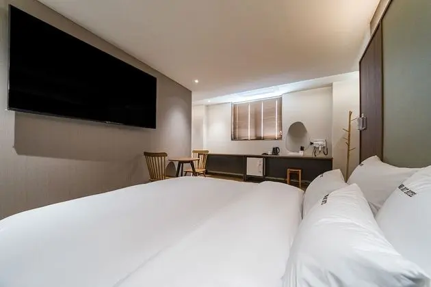 Premium Tek Büyük Yataklı Oda