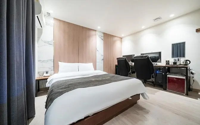 Oda (Semi-special room - 2PC (CPU I5-9400 )