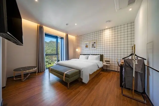 Deluxe Tek Büyük Yataklı Oda