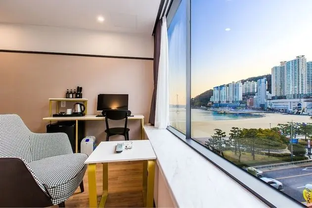 Deluxe Tek Büyük Yataklı Oda, 1 Büyük (Queen) Boy Yatak, Kısmi Deniz Manzarası