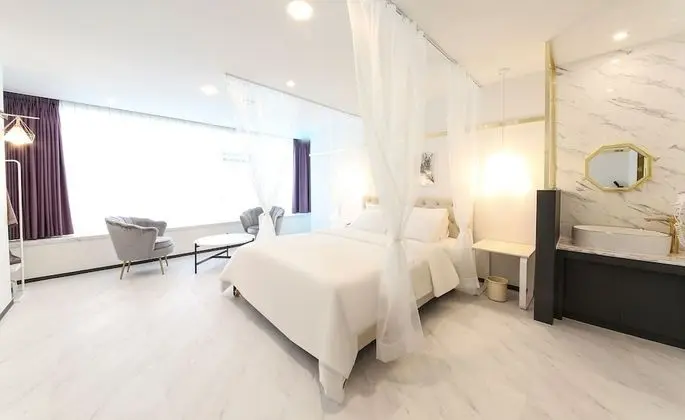 Deluxe Tek Büyük Yataklı Oda, 1 Büyük (Queen) Boy Yatak, Kısmi Deniz Manzarası