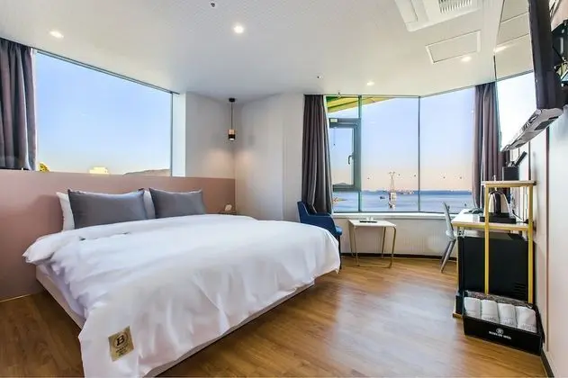 Superior Tek Büyük Yataklı Oda, 1 Büyük (Queen) Boy Yatak, Plaj Manzaralı, Denize Sıfır