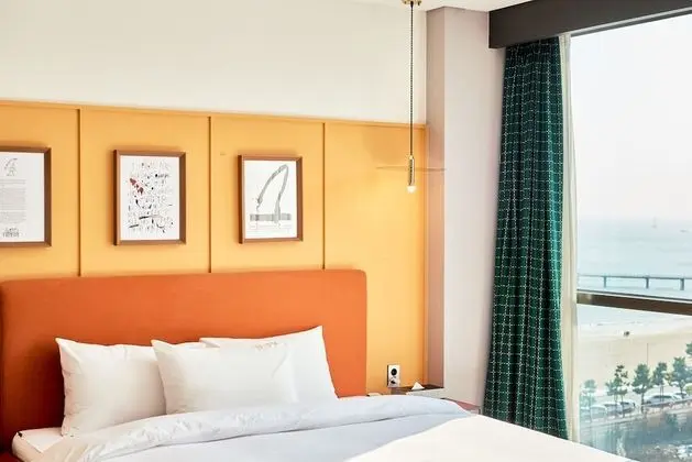 Deluxe Tek Büyük Yataklı Oda, Kısmi Deniz Manzarası