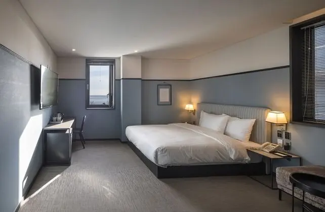 Deluxe Tek Büyük Yataklı Oda, Kısmi Deniz Manzarası