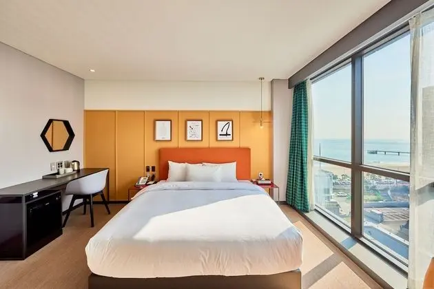Deluxe Tek Büyük Yataklı Oda, Kısmi Deniz Manzarası