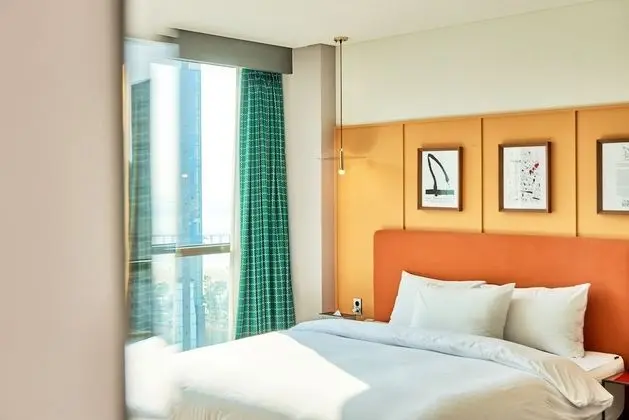 Deluxe Tek Büyük Yataklı Oda, Kısmi Deniz Manzarası