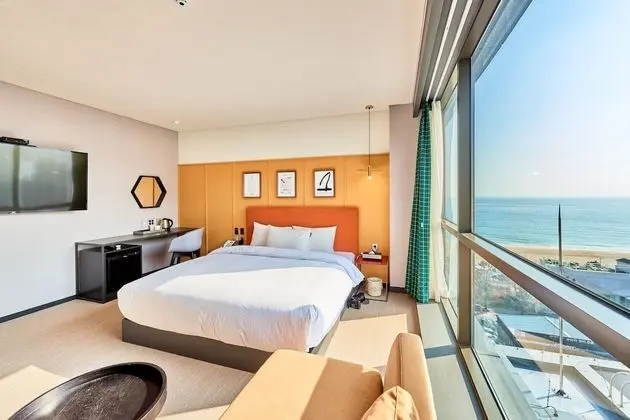 Deluxe Tek Büyük Yataklı Oda, Kısmi Deniz Manzarası