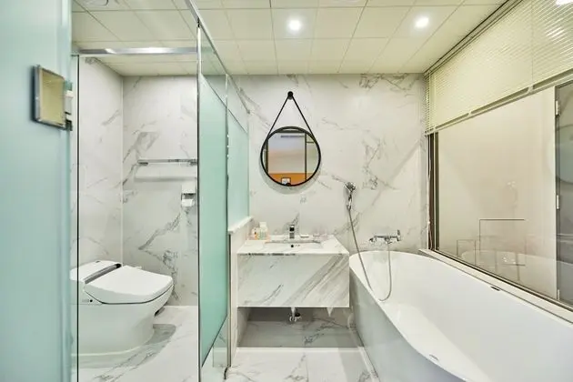Deluxe Tek Büyük Yataklı Oda, Kısmi Deniz Manzarası