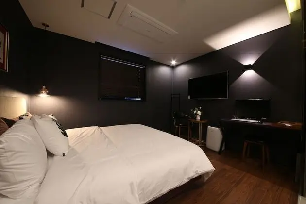 Deluxe Tek Büyük Yataklı Oda (Fri/Sat check in time: 8PM)