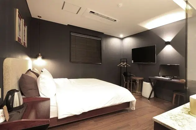 Deluxe Tek Büyük Yataklı Oda (Fri/Sat check in time: 8PM)