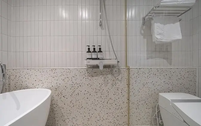 Oda (Suite A OTT Bathtub Wifi Styler))
