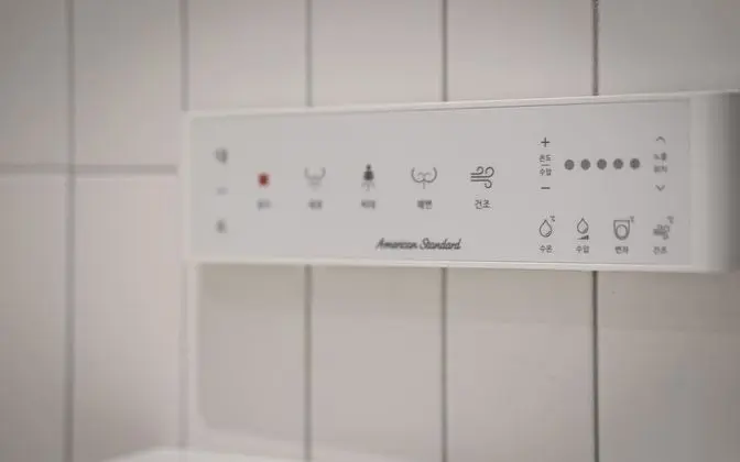 Oda (Suite A OTT Bathtub Wifi Styler))