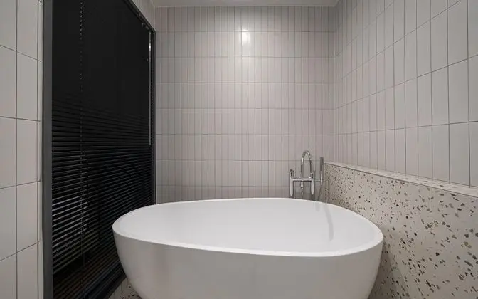 Oda (Suite A OTT Bathtub Wifi Styler))