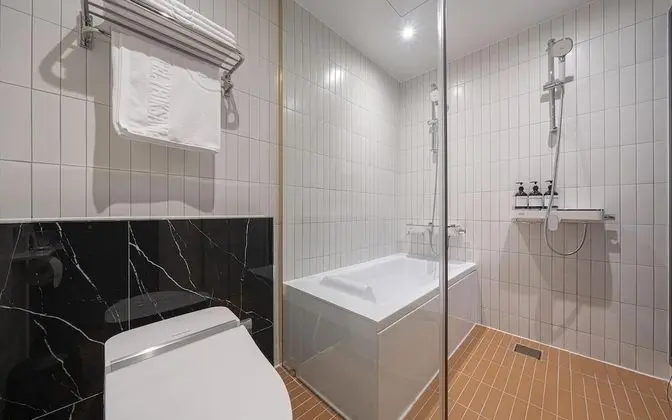 Oda (Suite B (OTT Bathtub Wifi Styler King)