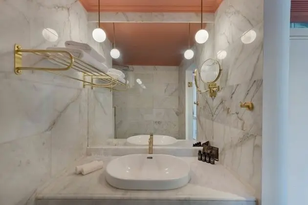 Luxury Oda