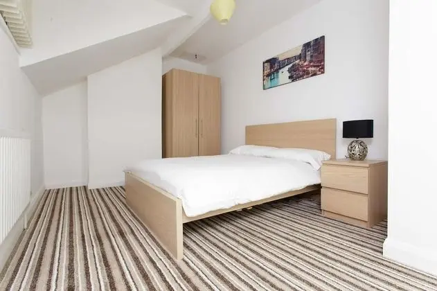 Ev, Banyolu/Duşlu (2 bedroom House - Sleep 5)