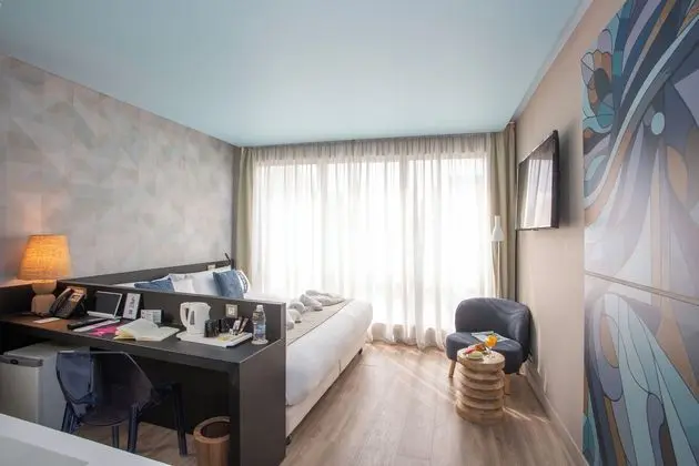 Urban Large King Room with City View